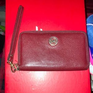 Michael kors wristlet wallet